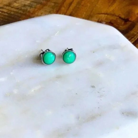 Green Opal & Stainless Steel Earrings Silver Round Stud Post Dainty Boho Beach - Picture 1 of 3
